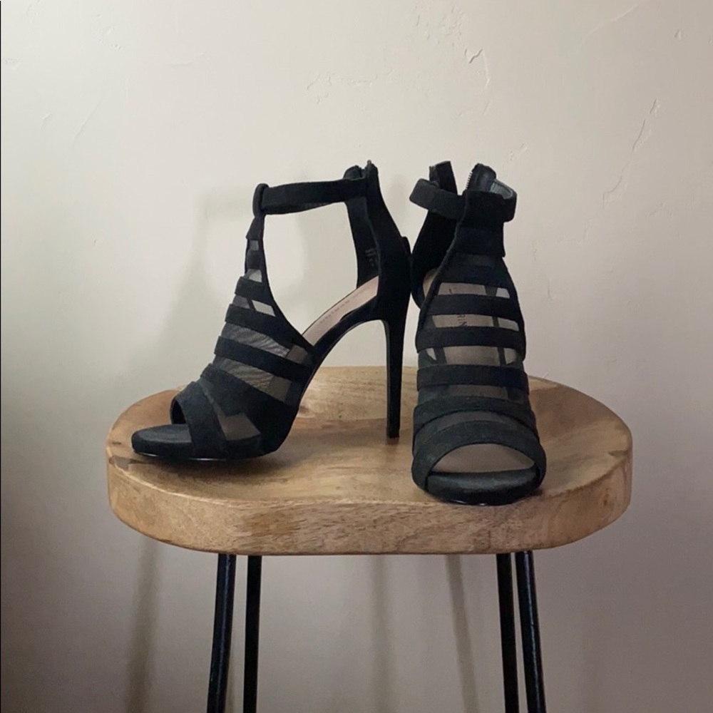 Black, back zip high heels. ✨